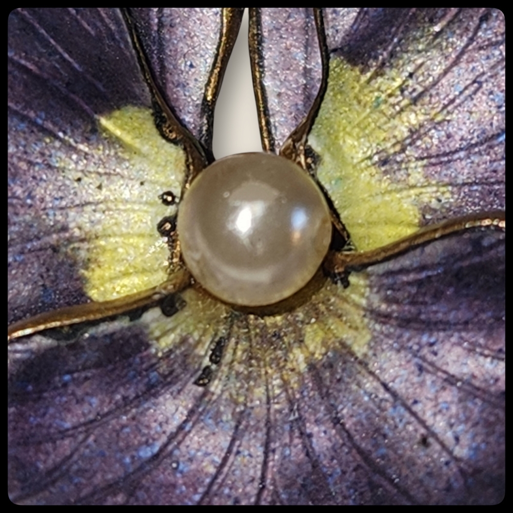 Antique 10K Gold, Enamel, and Pearl Art Nouveau Pansy Brooch - Picture 6 of 12